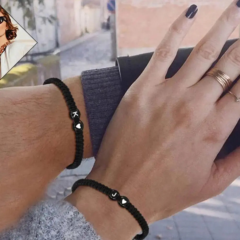 Pulseras de corazón con iniciales hechas a mano